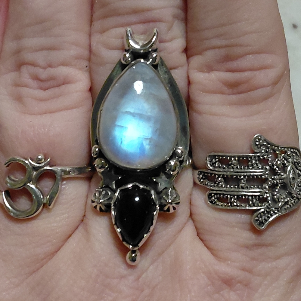 Gigantic Moonstone And Black Onyx Statement Ring - Picture 6 of 16